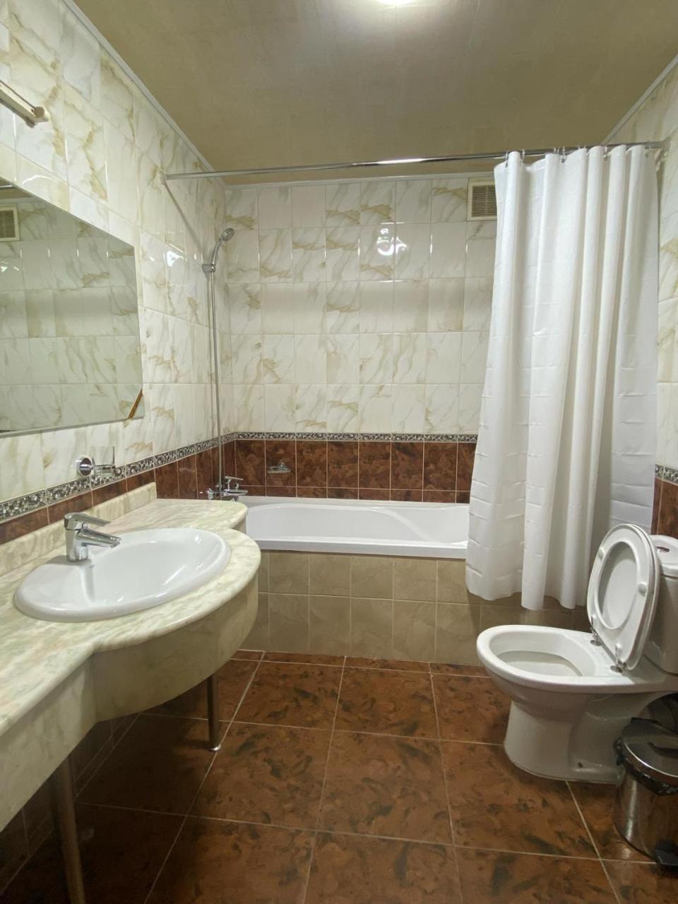 Sky Luxe Hotel Astana Luaran gambar